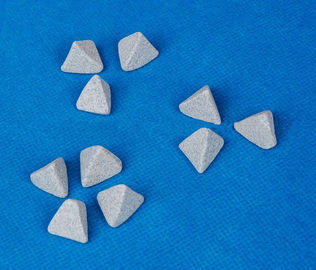 एल्युमिना सिरेमिक उच्च कठोरता Abrasives चमकाने, 2.5 से 2.8 ग्राम / सेमी 3 गुरुत्वाकर्षण के लिए